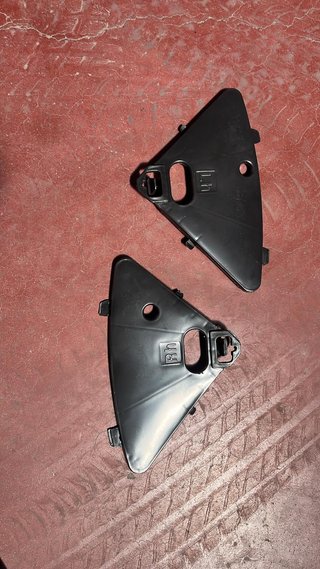 622563607R BANDEJA INFERIOR PARACHOQUES DEL CLIO