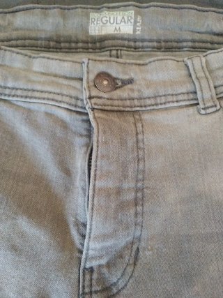 Pantalón vaquero gris desgastado chico corto