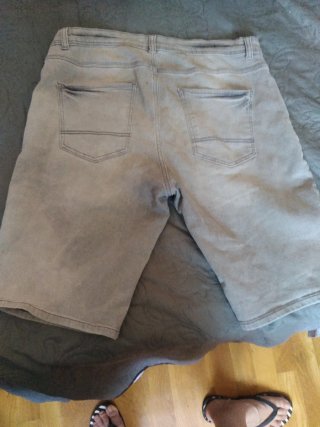 Pantalón vaquero gris desgastado chico corto