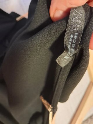 Top Zara Negro con Cadena Dorada, diseño holgado