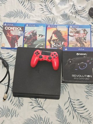 Consola PS4 Slim Negra + 4 Juegos