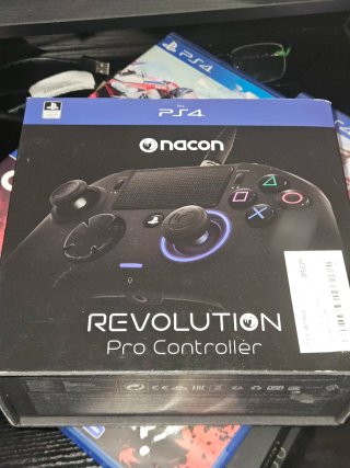 Consola PS4 Slim Negra + 4 Juegos
