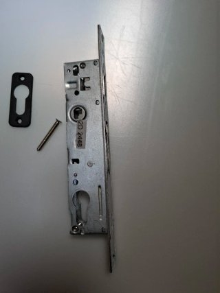 Cerradura monopunto basculante de embutir