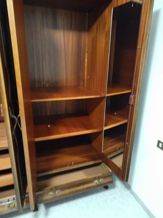 Armadio in legno a 6 ante. Perfetto stato.