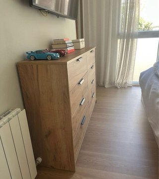 Cómoda de madera con 8 cajones