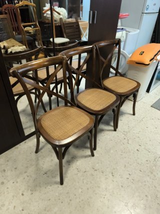 Sillas de madera ,la unidad a 40 euros