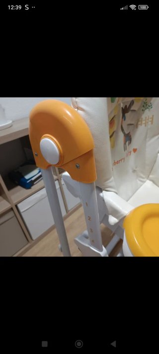 Trona de bebé con diseño de jirafas