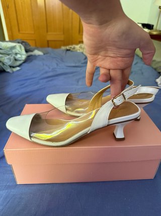 Sandalias blancas con tacón