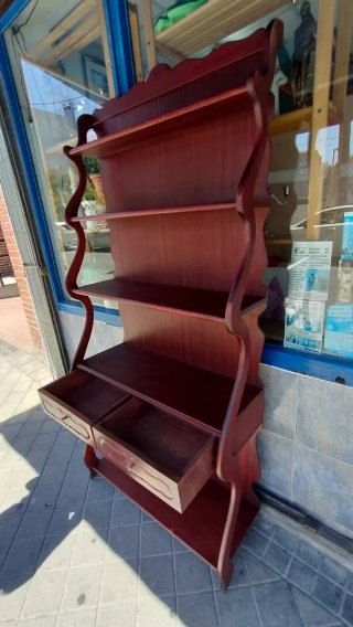 Estantería clásica de color madera  640513971
