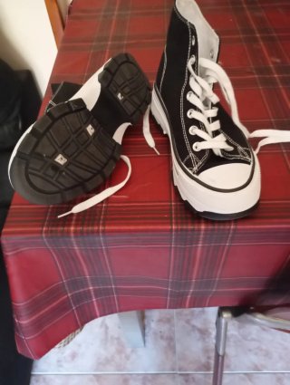 Bambas negras y blancas como nuevas