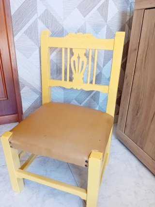 Sedia per bambini in legno massello giallo