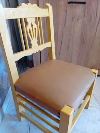 Sedia per bambini in legno massello giallo