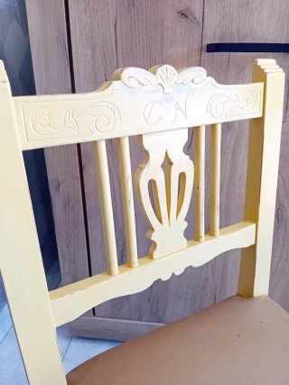 Sedia per bambini in legno massello giallo