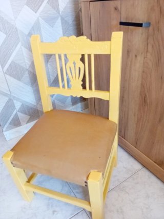 Sedia per bambini in legno massello giallo