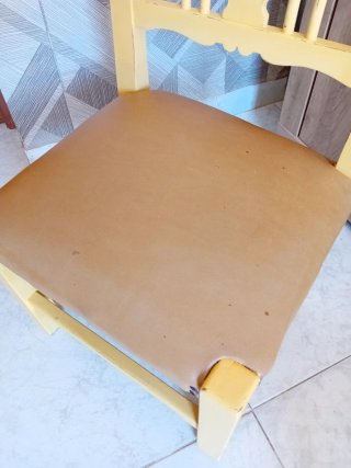 Sedia per bambini in legno massello giallo
