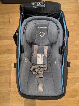 Silla de coche infantil UPPAbaby con funda