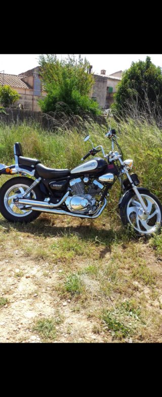 Keeway Supershadow 250 Cruiser Negra y Blanca