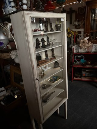 Vitrina antigua de médico de madera y cristal