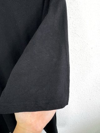 Camiseta Calvin Klein Lisa Negra Oversize Retro