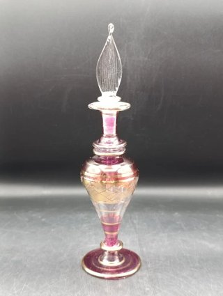 Perfumero de cristal con detalles dorados