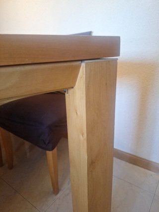 Mesa de salón de madera maciza extensible a 2 m²