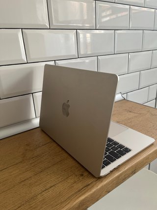 MacBook Air M2 Starlight 8GB RAM