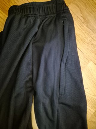 Pantalón deportivo Nike talla S. Nuevo con etiquet