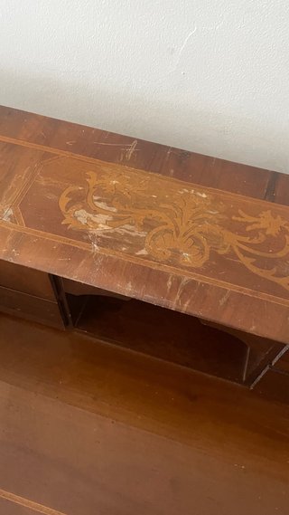 Escritorio antiguo de madera para restaurar