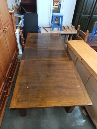 Mesa de comedor de madera
