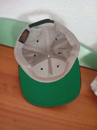 Gorra Snapback Yupoong Gris y Negra