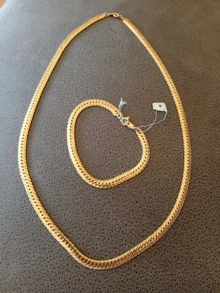 Cadena y pulsera de acero dorado