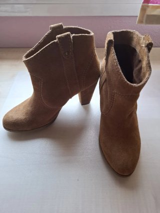 Botines de ante marrones