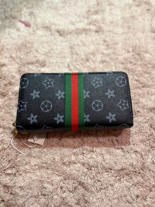 Cartera grande con diseño de rayas