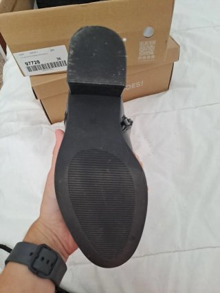 Botines negros con hebilla
