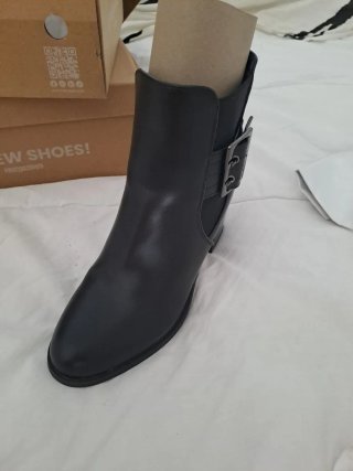 Botines negros con hebilla
