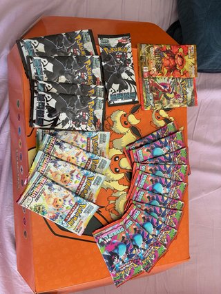 Sobres Pokémon y One Piece