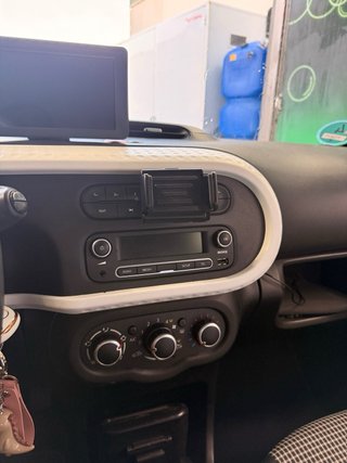 Renault Twingo 1.0 SCe 70  · Neumáticos nuevo
