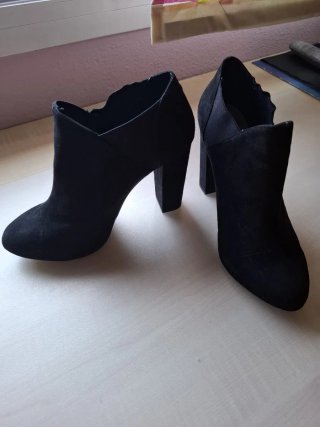 Botines negros tacón