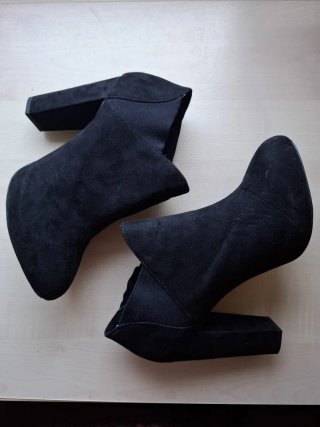 Botines negros tacón