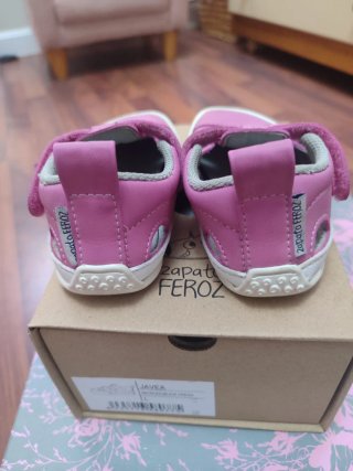 Sandalias respetuosas para bebé niña