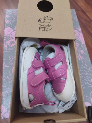 Sandalias respetuosas para bebé niña