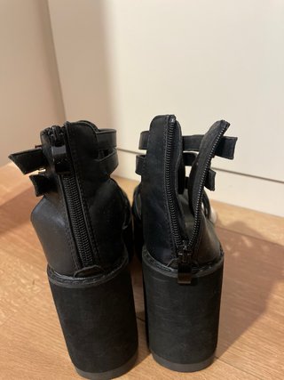 Sandalias plataforma tacón negras