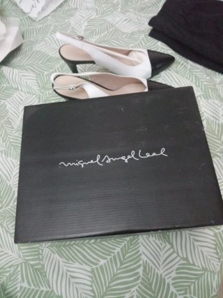 Sandalias Slingback Piel Tacón Blanco y Negro