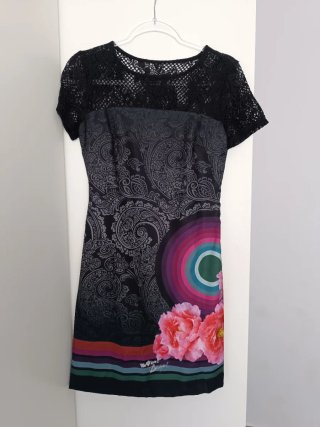 Vestido Desigual Negro con Estampado Multicolor