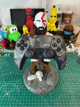 Soporte Kratos Impresión 3D Mando PS5 xbox switch