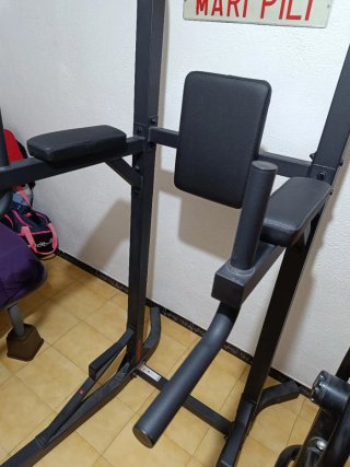 Estación de dominadas y fondos paralelas