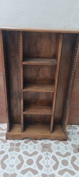 Mueble porta CDs de madera de pino 100%