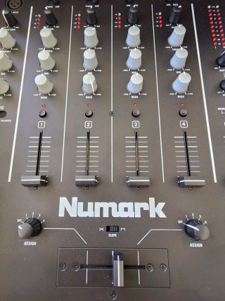 Mixer Numark M6 USB Mezclador DJ