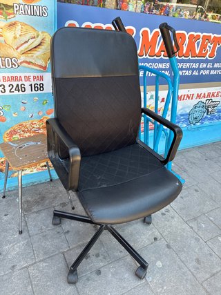 Silla de oficina negra