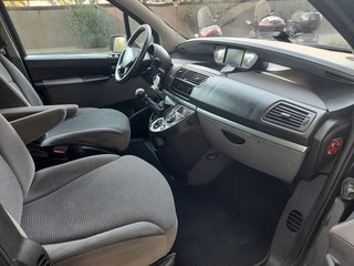 Peugeot 807 ST 2.2 HDI